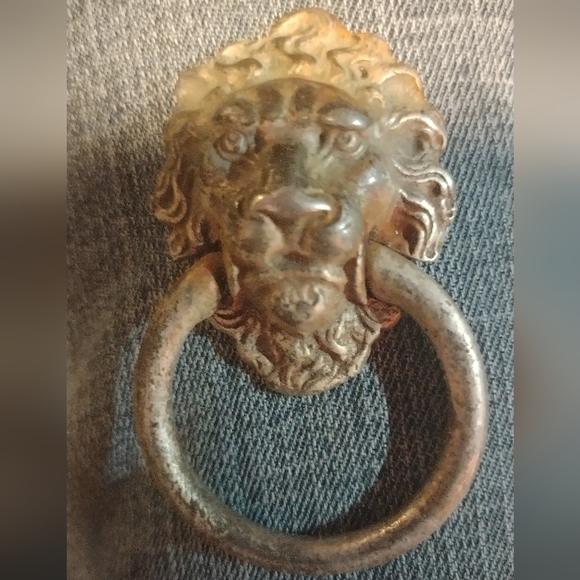 Brass lion pull - Picture 2 of 2